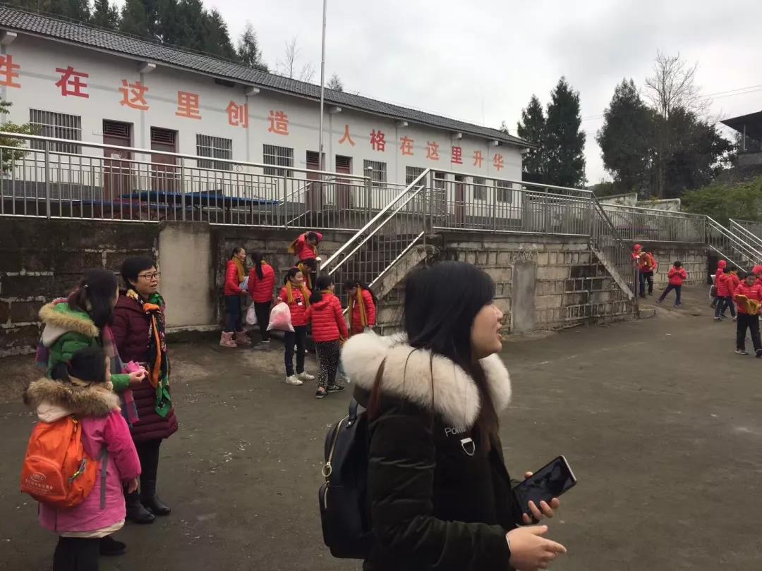 南溪镇西林村小学来了这样一群人........